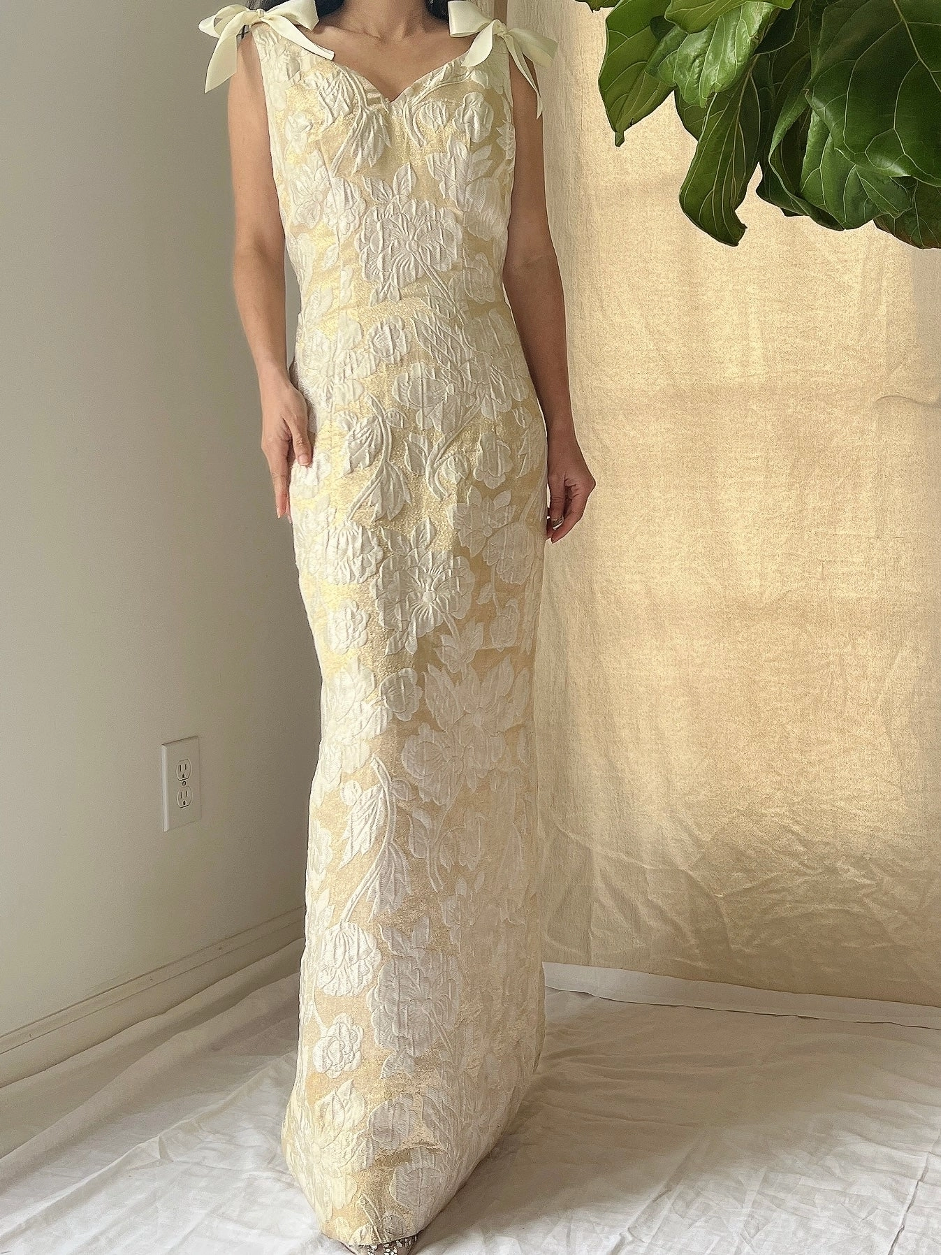 1960s Ivory/Light Gold Brocade Gown - M