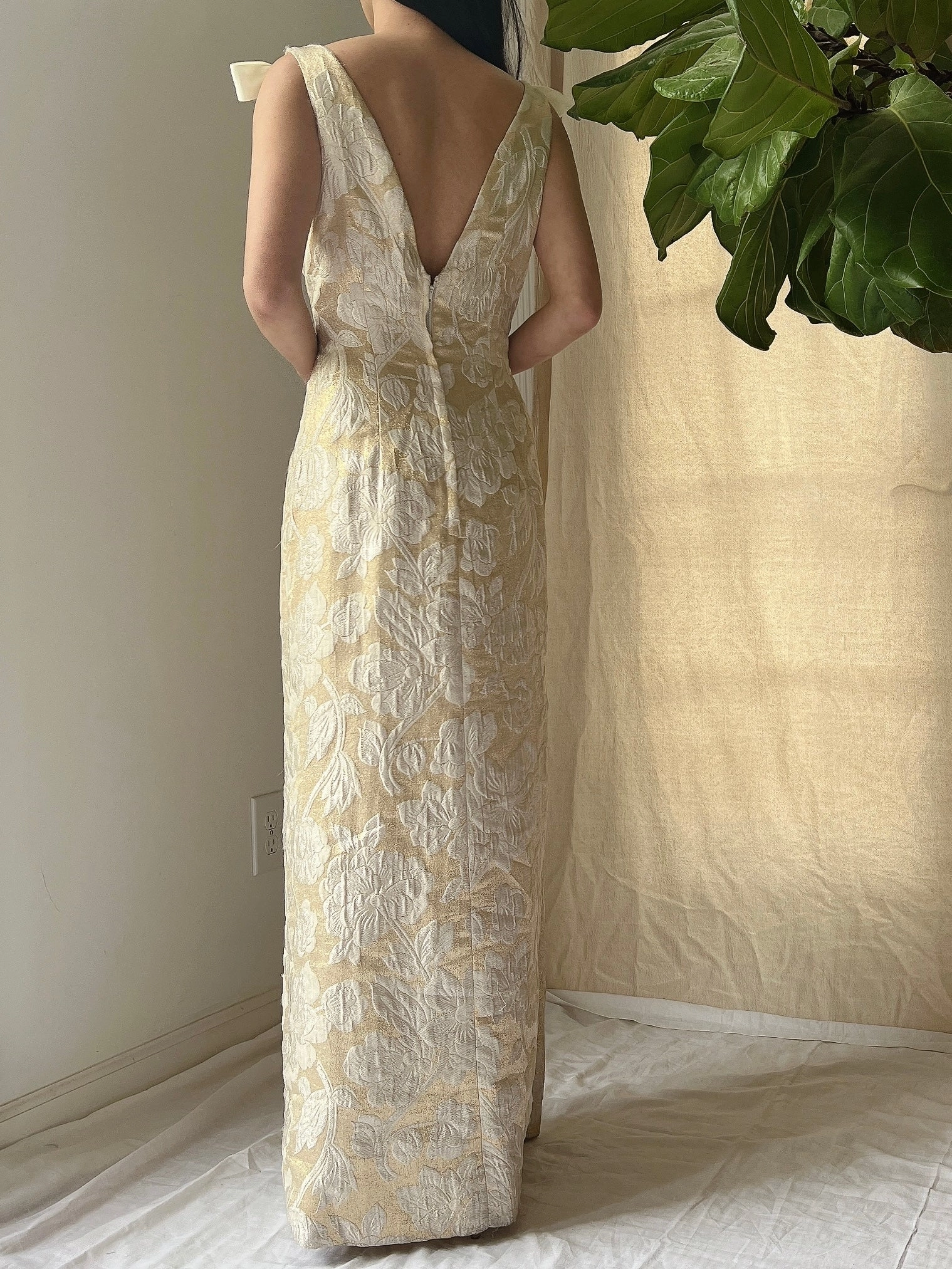 1960s Ivory/Light Gold Brocade Gown - M