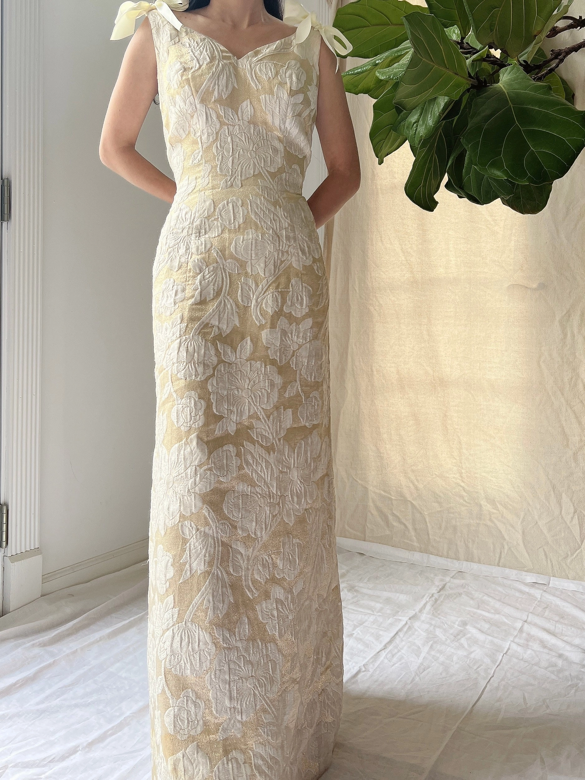1960s Ivory/Light Gold Brocade Gown - M
