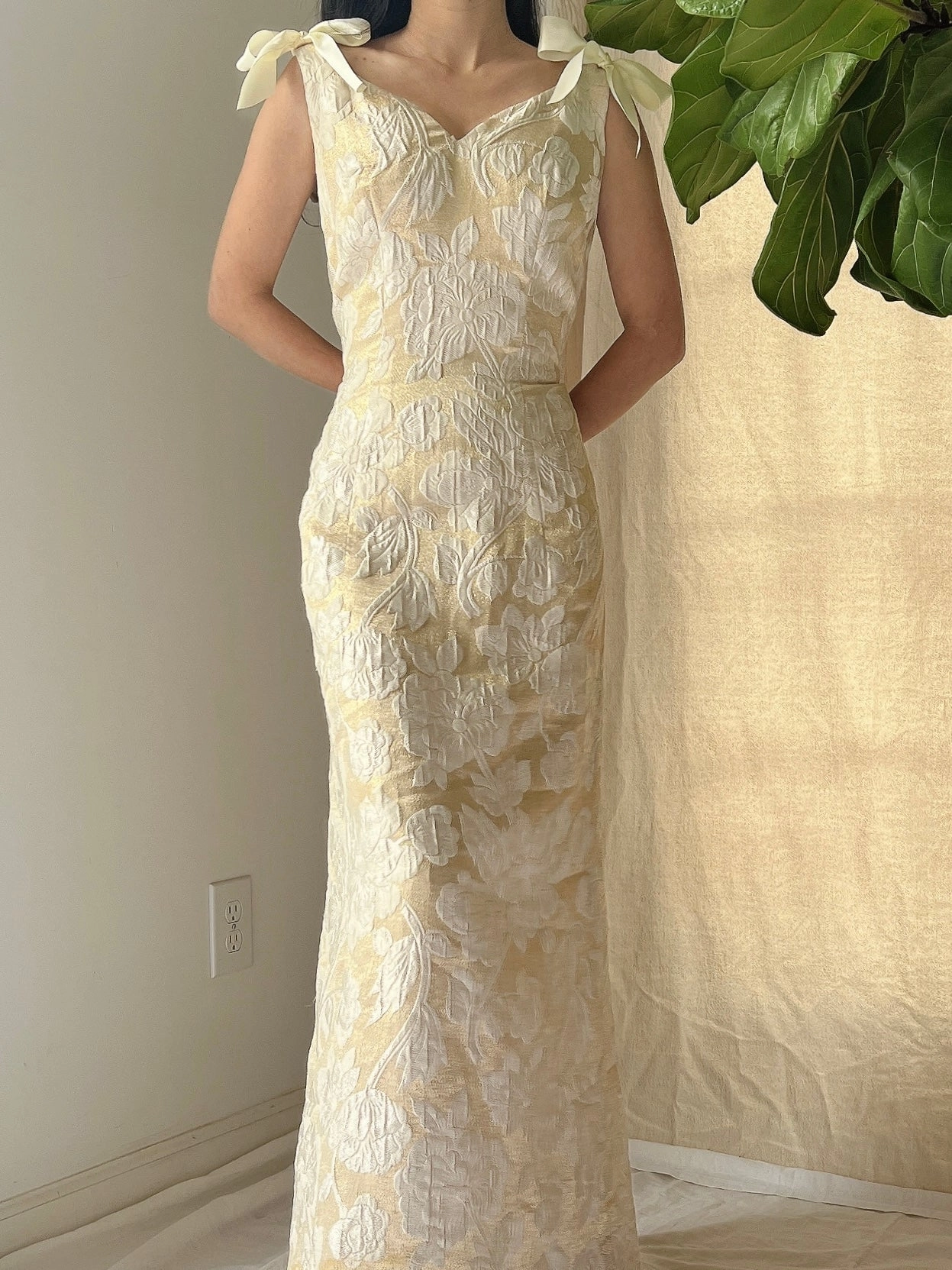 1960s Ivory/Light Gold Brocade Gown - M
