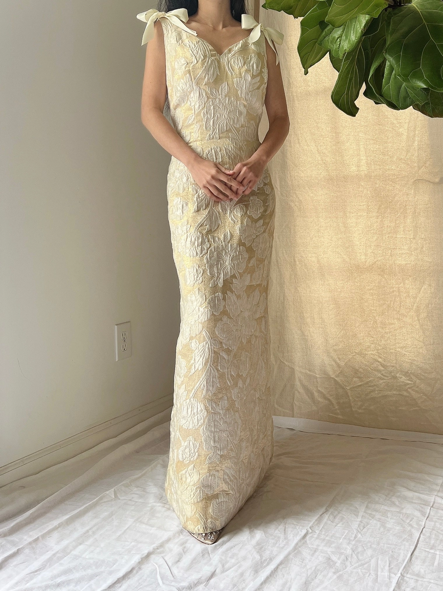1960s Ivory/Light Gold Brocade Gown - M