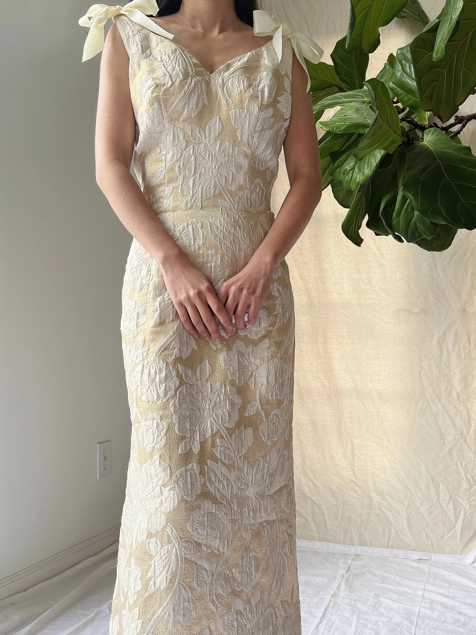 1960s Ivory/Light Gold Brocade Gown - M
