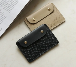 QUINN CROC CARD CASE