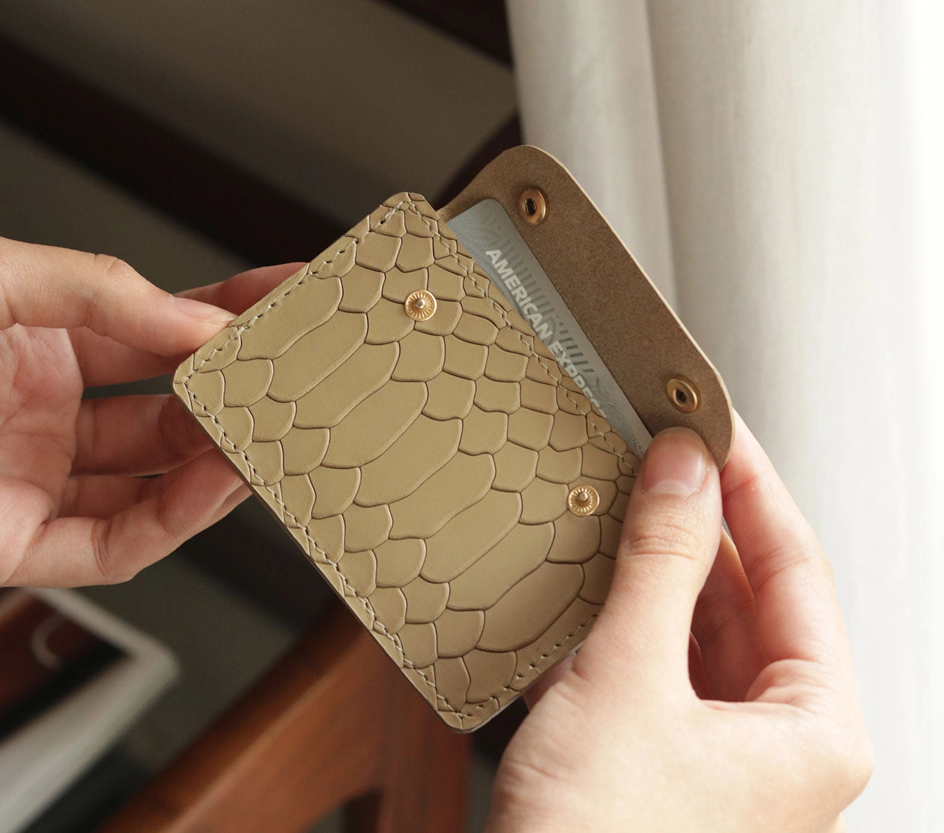 QUINN CROC CARD CASE