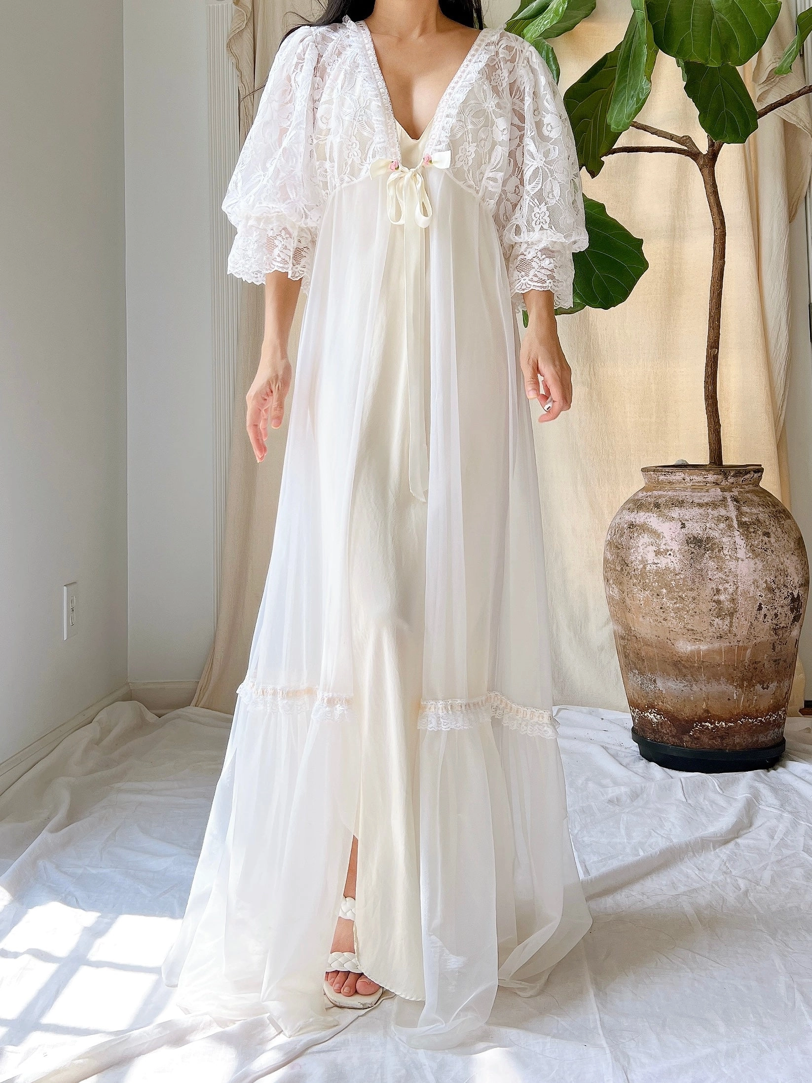 Vintage Puff Sleeve Nylon Dressing Gown - M