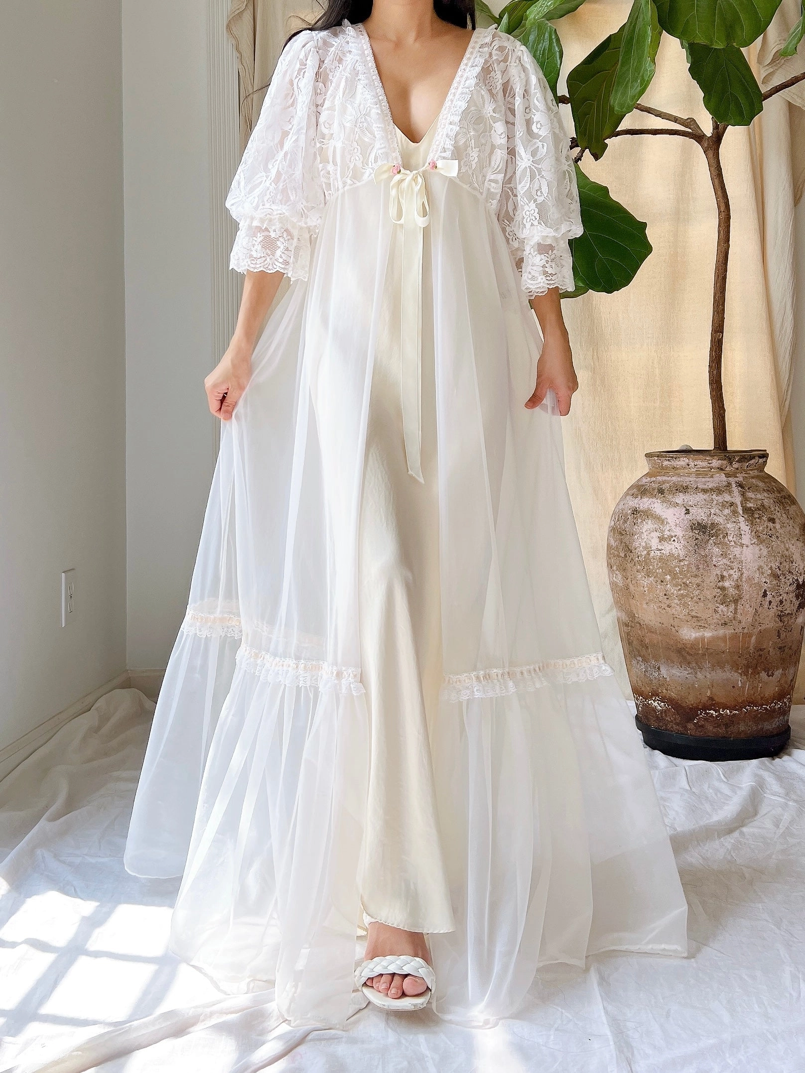 Vintage Puff Sleeve Nylon Dressing Gown - M